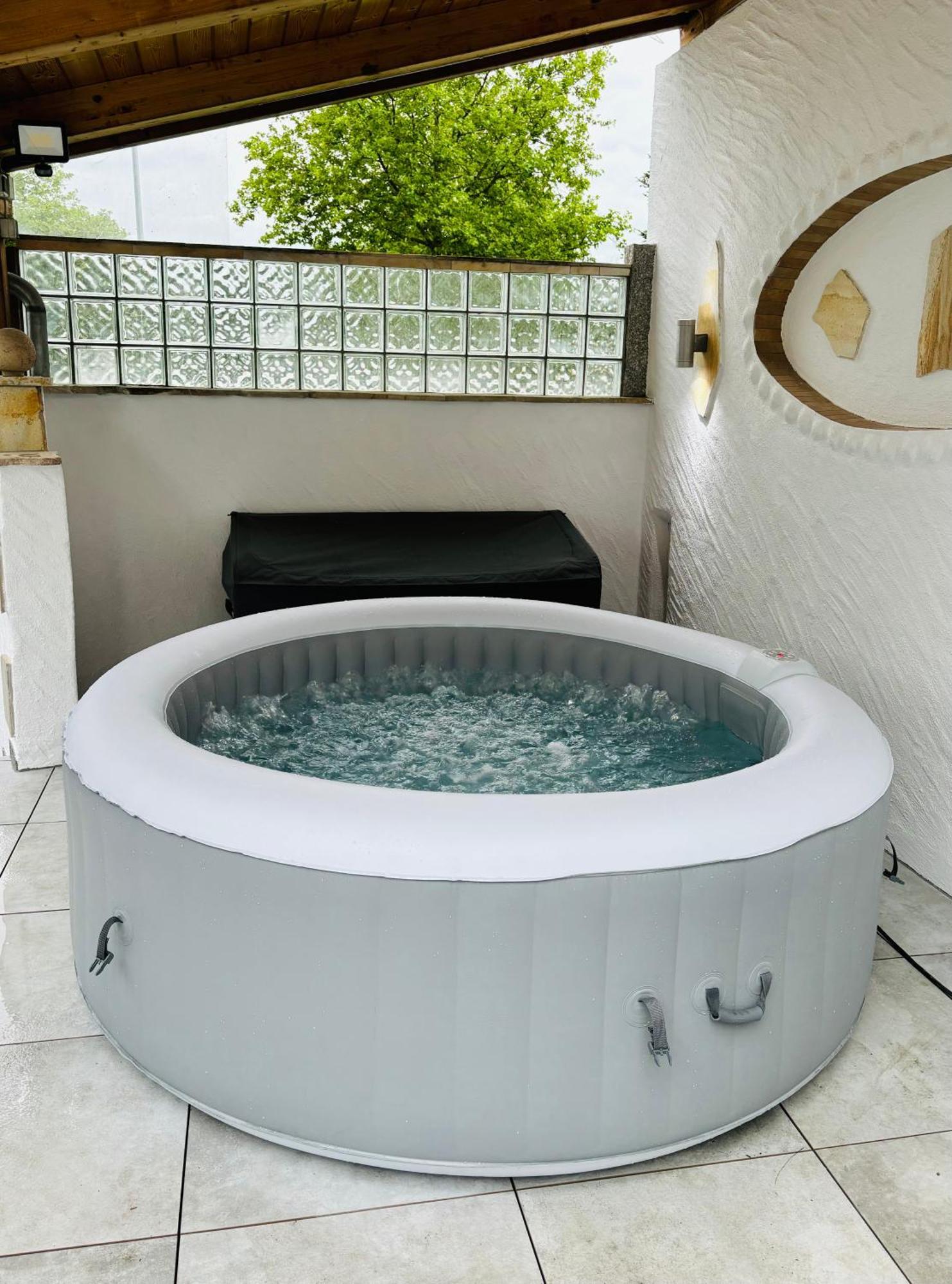 Appartamento Jacuzzi Terrasse 55' Tv Kueche Regendusche Bad Bellingen Esterno foto