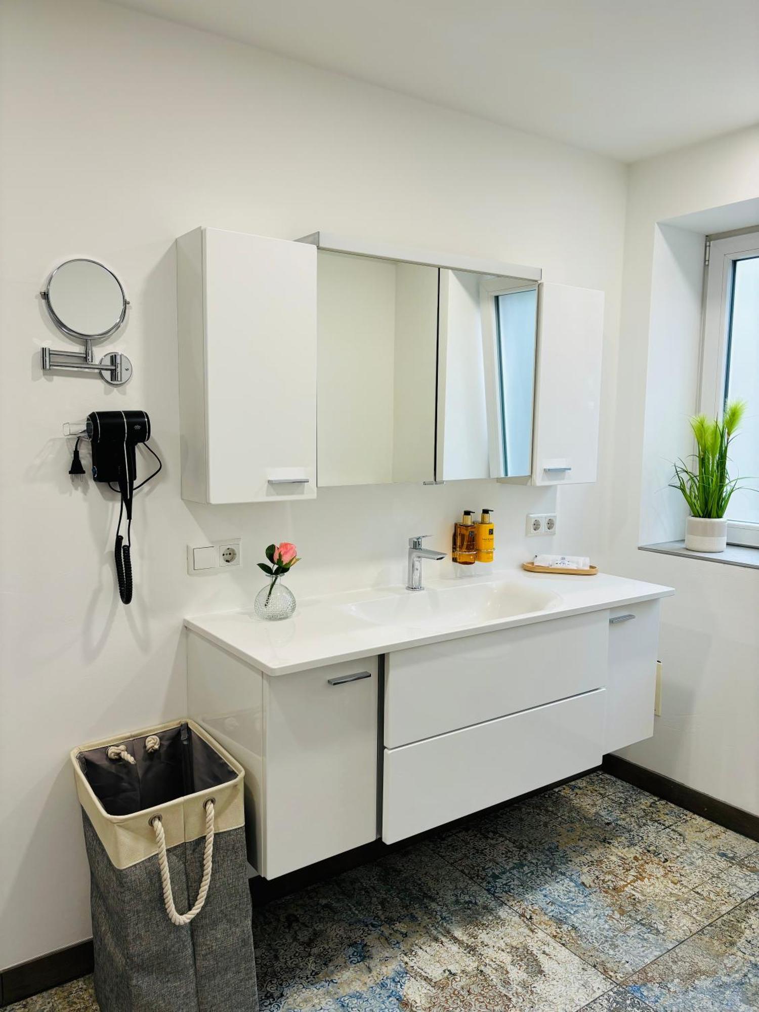 Appartamento Jacuzzi Terrasse 55' Tv Kueche Regendusche Bad Bellingen Esterno foto