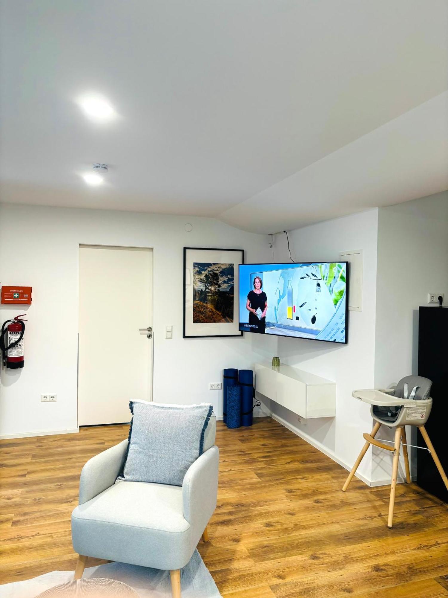 Appartamento Jacuzzi Terrasse 55' Tv Kueche Regendusche Bad Bellingen Esterno foto